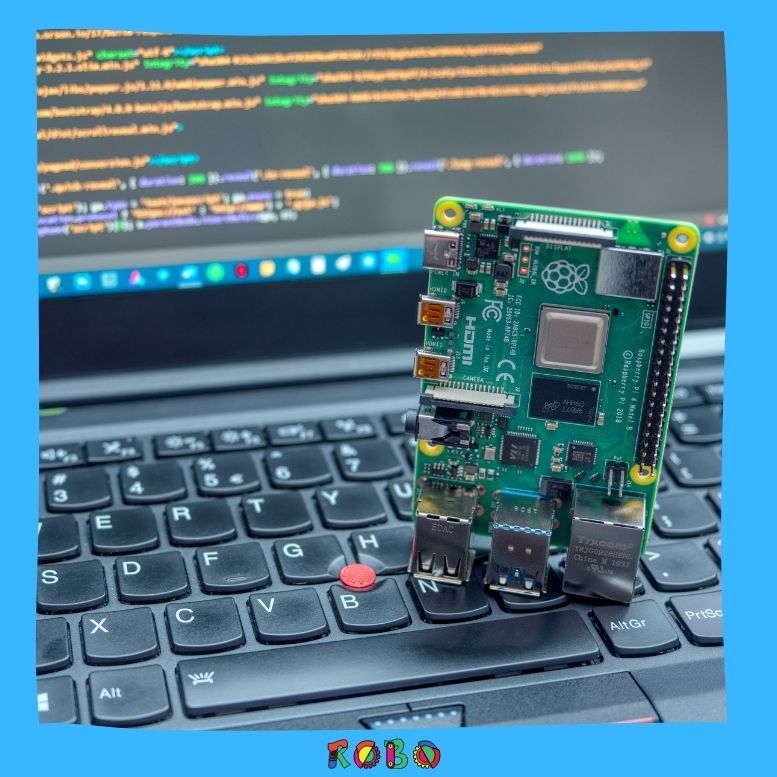 Der Raspberry Pi ist ein sogenannter "Einzelplatinen-Computer", was soviel bedeutet wie: Es ist ein Computer, genau wie ein Desktop, Laptop oder Smartphone, aber auf einer einzigen Platine aufgebaut.
